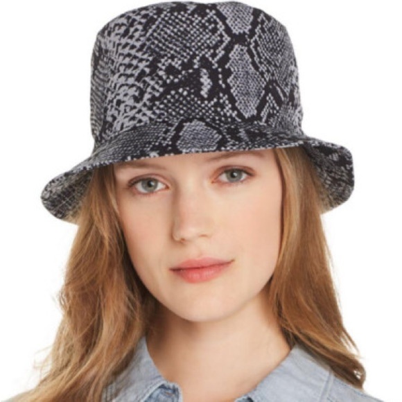 H&M Accessories - H&M Monochrome Snake Pattern Hat
